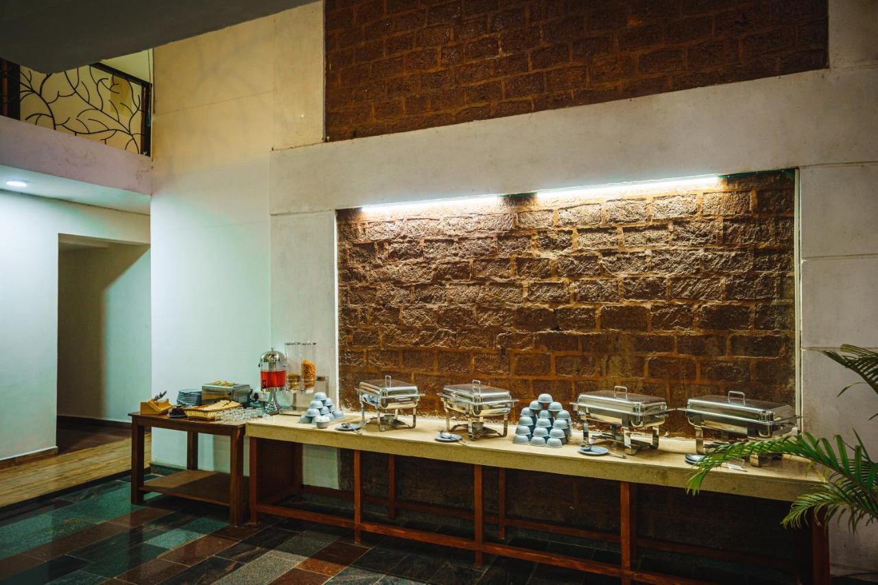 Derive Hotel By Amor Candolim Bagian luar foto